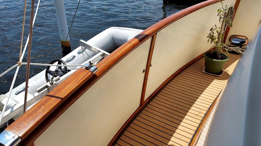 1985 Chris-Craft Constellation