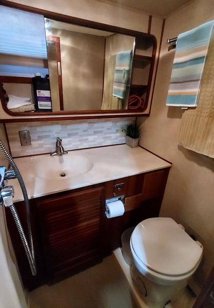 1985 Chris-Craft Constellation