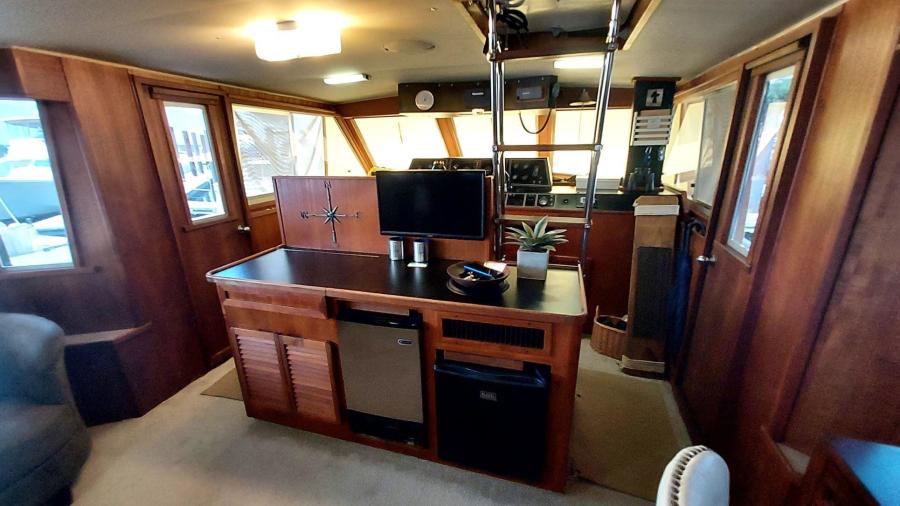 1985 Chris-Craft Constellation