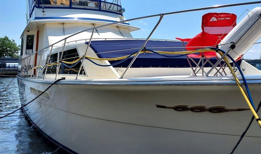 1985 Chris-Craft Constellation