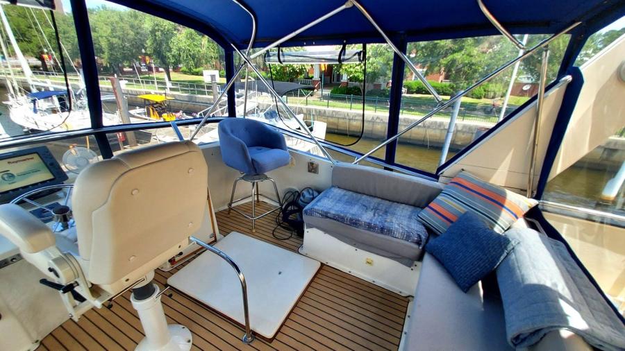 1985 Chris-Craft Constellation