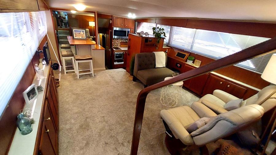 1985 Chris-Craft Constellation