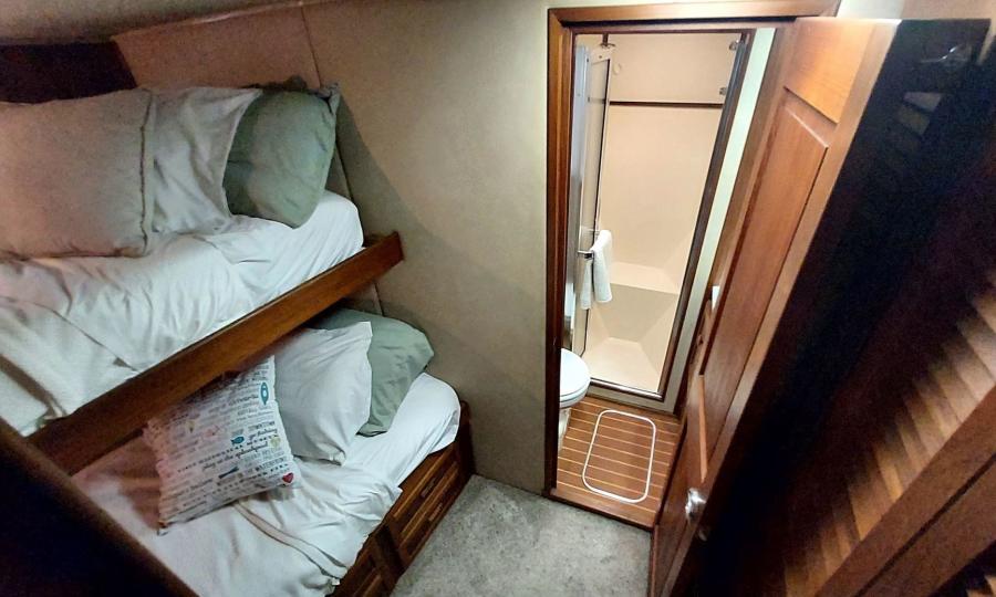 1985 Chris-Craft Constellation