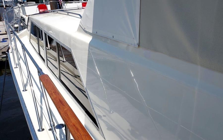 1985 Chris-Craft Constellation