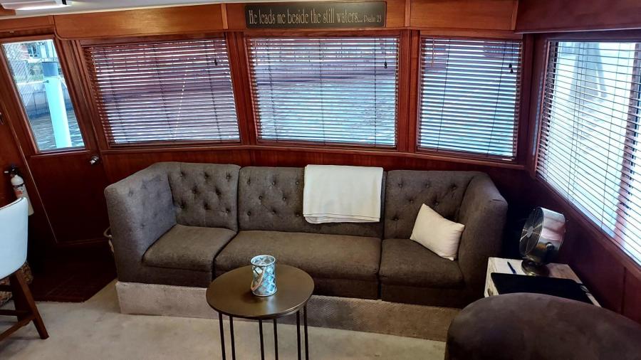 1985 Chris-Craft Constellation