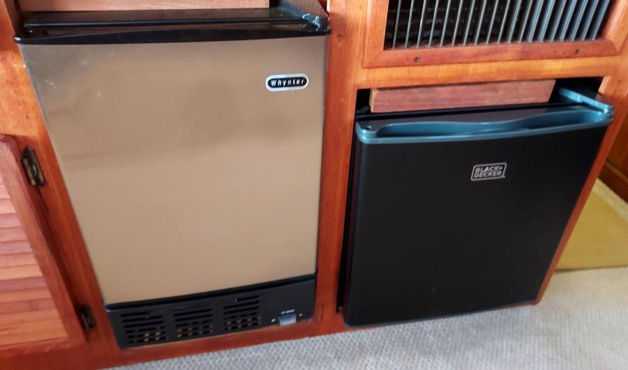 1985 Chris-Craft Constellation