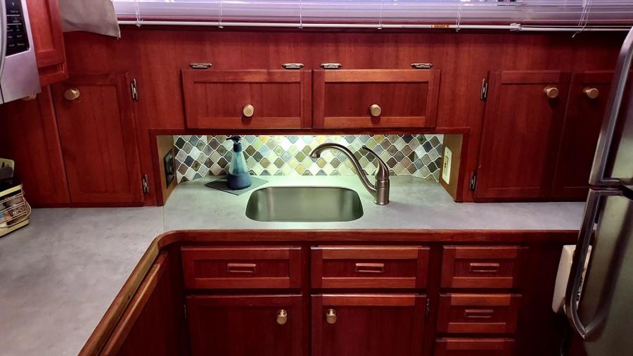 1985 Chris-Craft Constellation