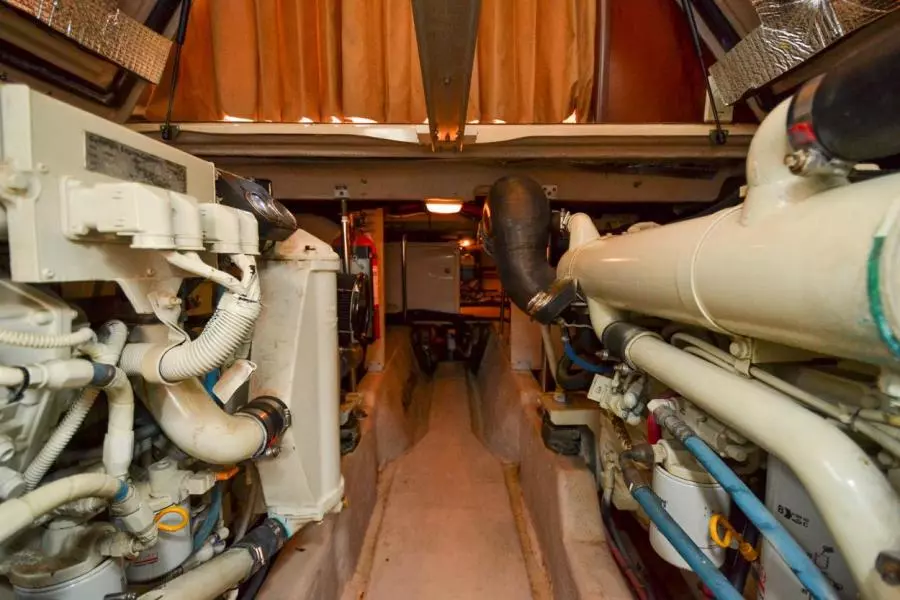 2005 Sea Ray 420 Sedan Bridge