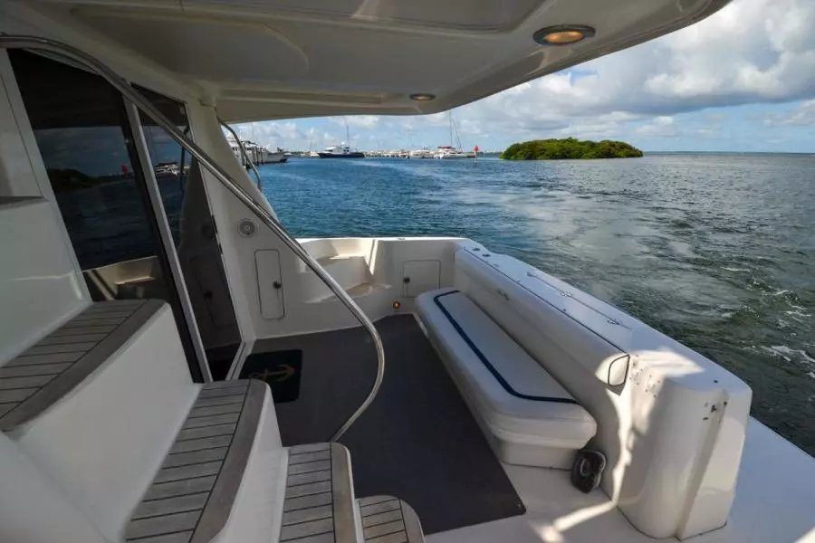 2005 Sea Ray 420 Sedan Bridge