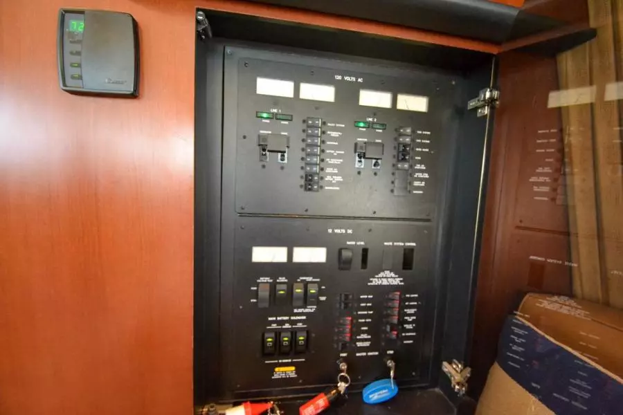 2005 Sea Ray 420 Sedan Bridge