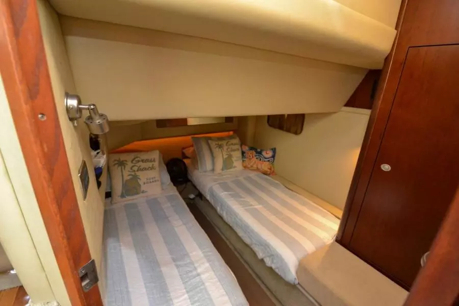 2005 Sea Ray 420 Sedan Bridge