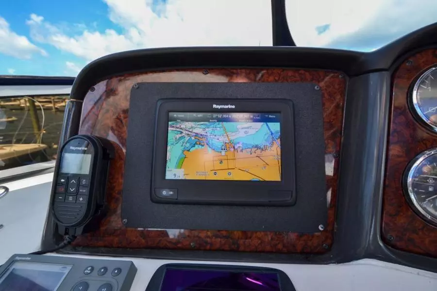 2005 Sea Ray 420 Sedan Bridge