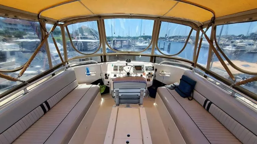 2002 Mainship 390 Trawler