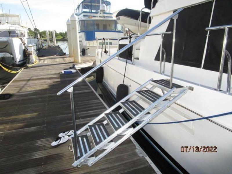 48' Ocean Alexander gangway