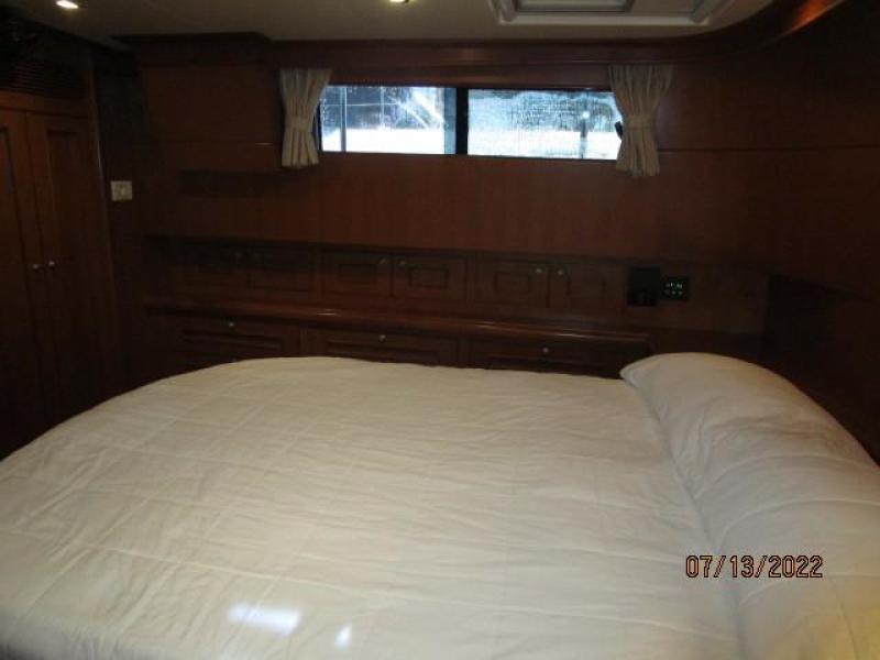 48' Ocean Alexander master stateroom starboard