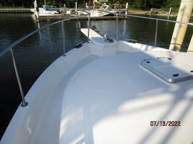 48' Ocean Alexander foredeck