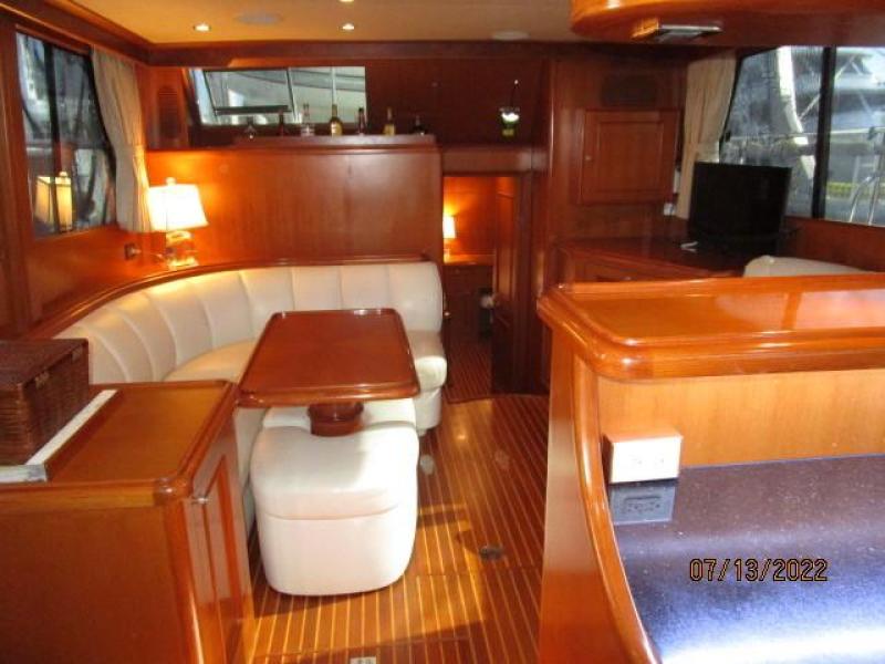 48' Ocean Alexander salon aft