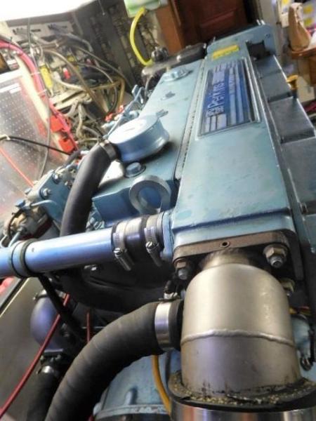 44' DeFever port engine top view