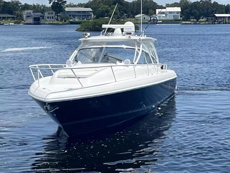 2009 Intrepid 430 Sport Yacht