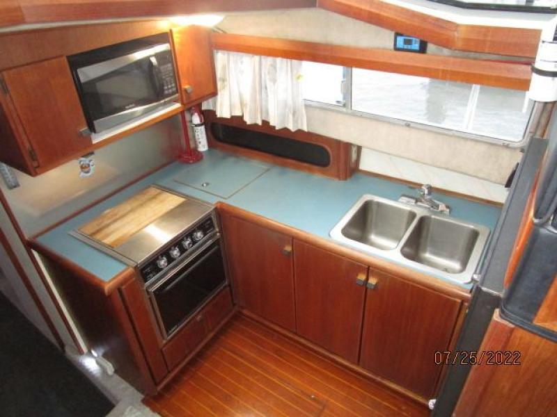 38' Bayliner galley3