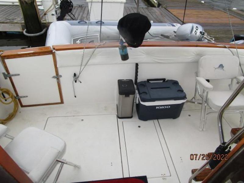 38' Bayliner aftdeck