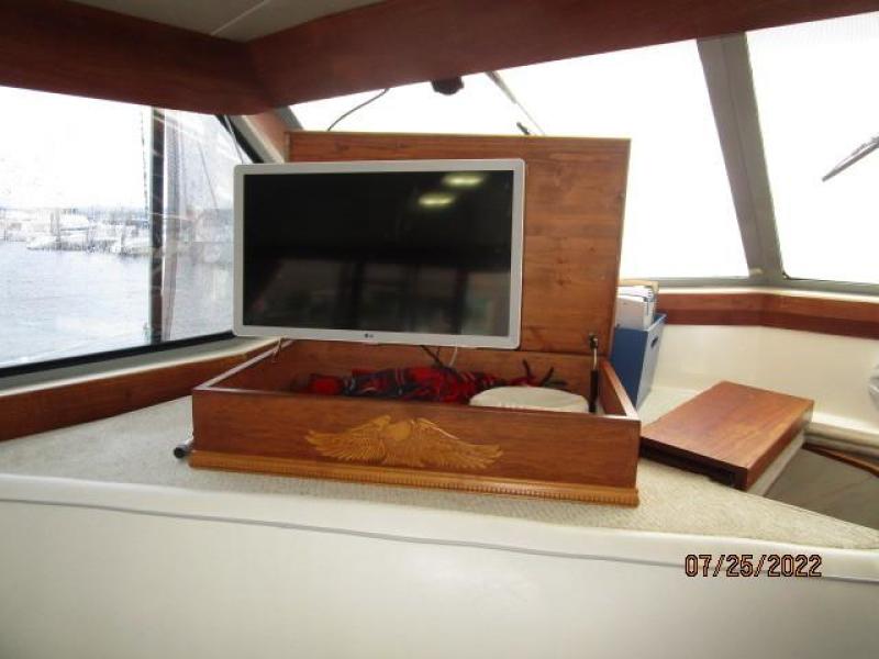 38' Bayliner salon TV