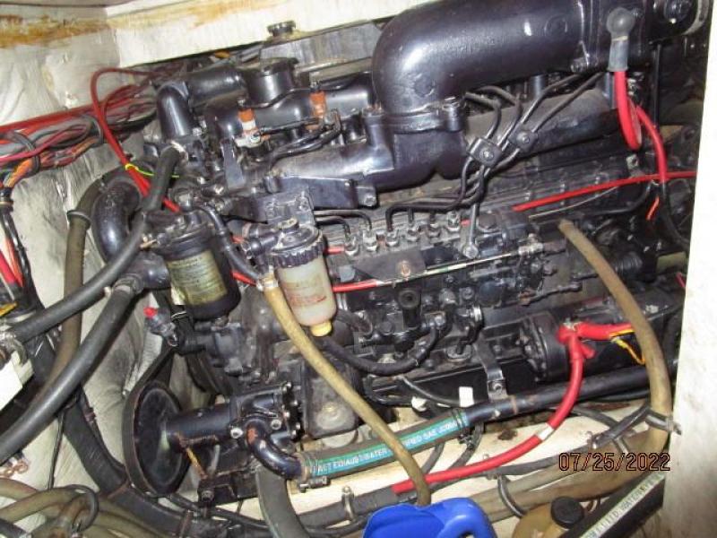 38' Bayliner starboard main engine