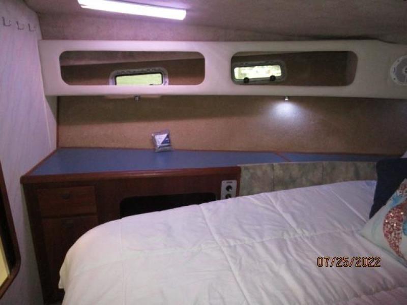 38' Bayliner master stateroom port