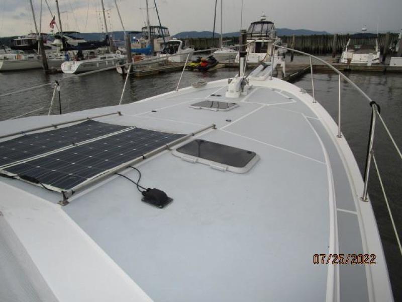 38' Bayliner foredeck1