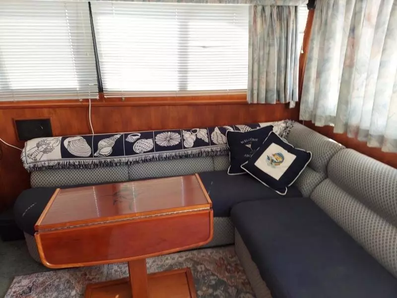 1989 Egg Harbor Sedan Bridge