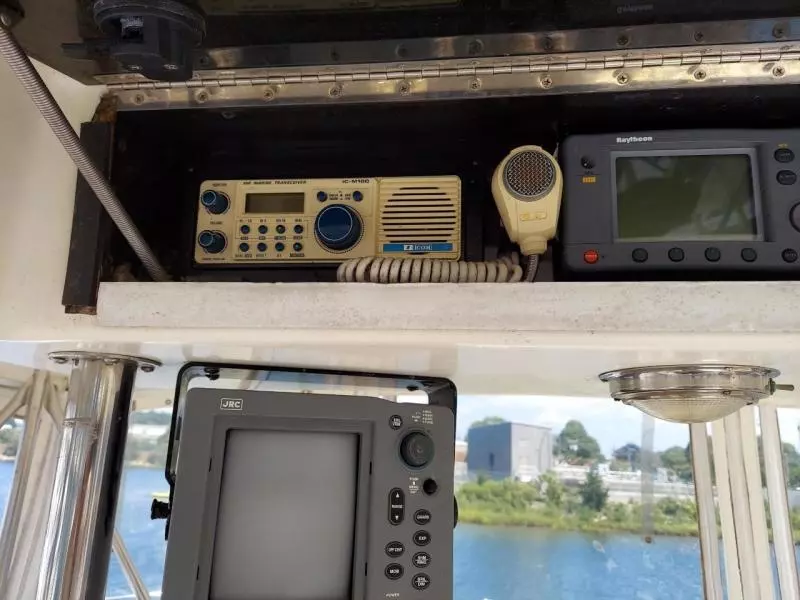 1989 Egg Harbor Sedan Bridge