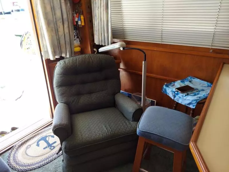 1989 Egg Harbor Sedan Bridge