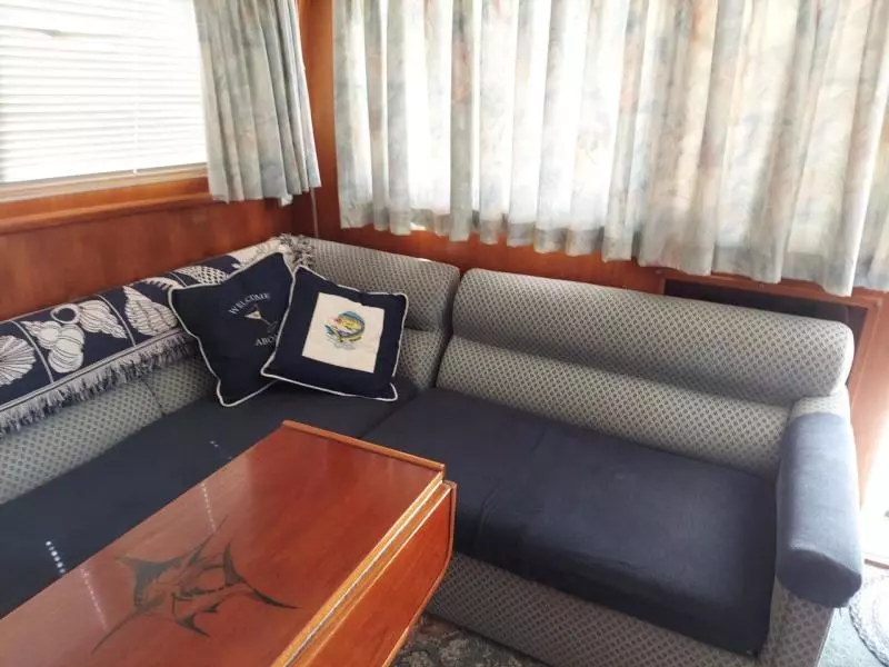 1989 Egg Harbor Sedan Bridge