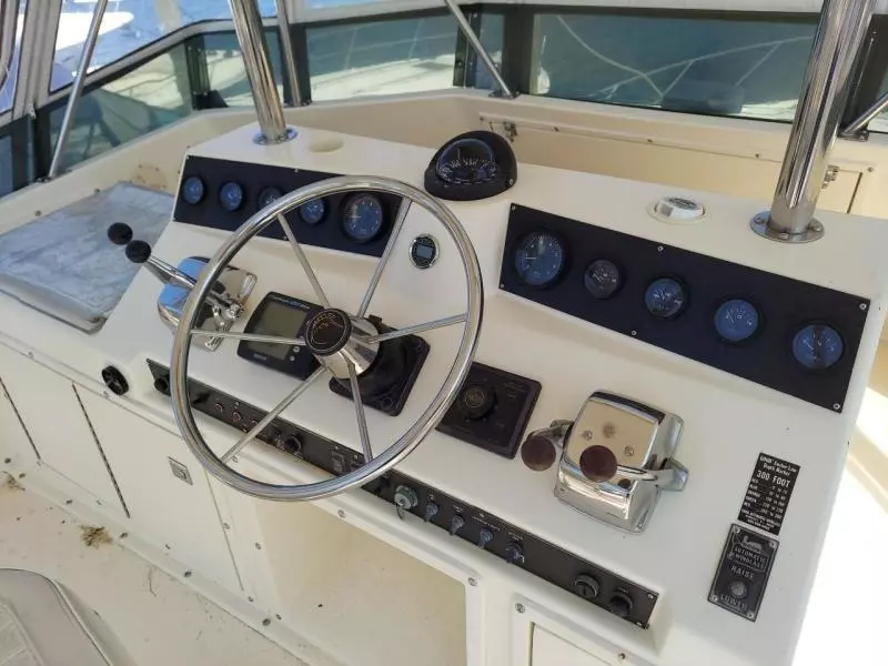 1989 Egg Harbor Sedan Bridge