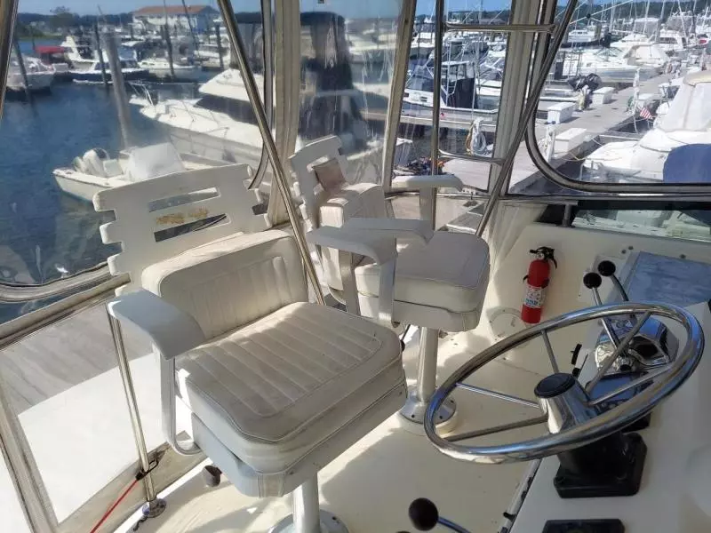 1989 Egg Harbor Sedan Bridge