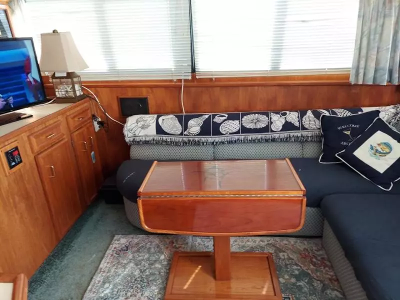 1989 Egg Harbor Sedan Bridge