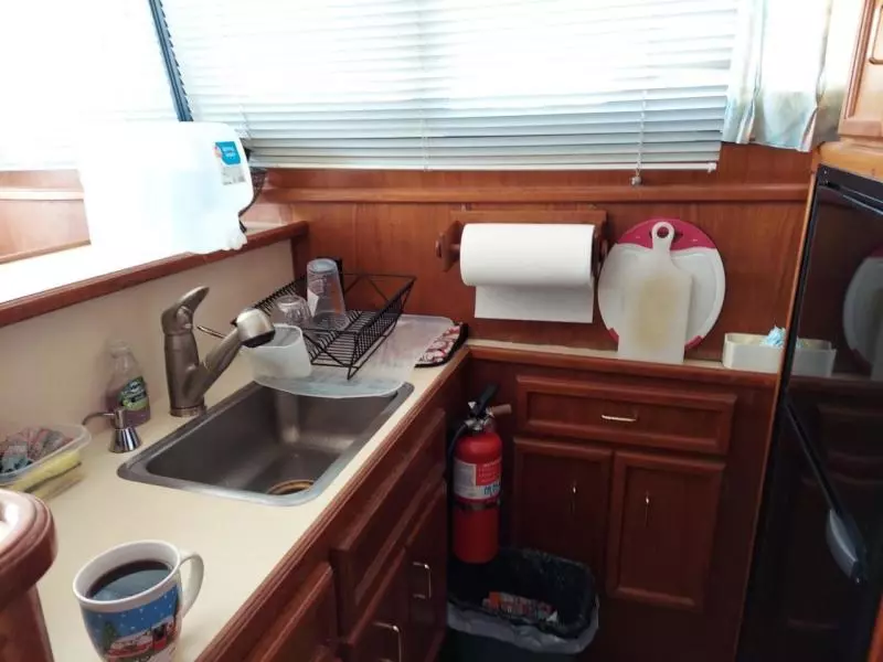 1989 Egg Harbor Sedan Bridge