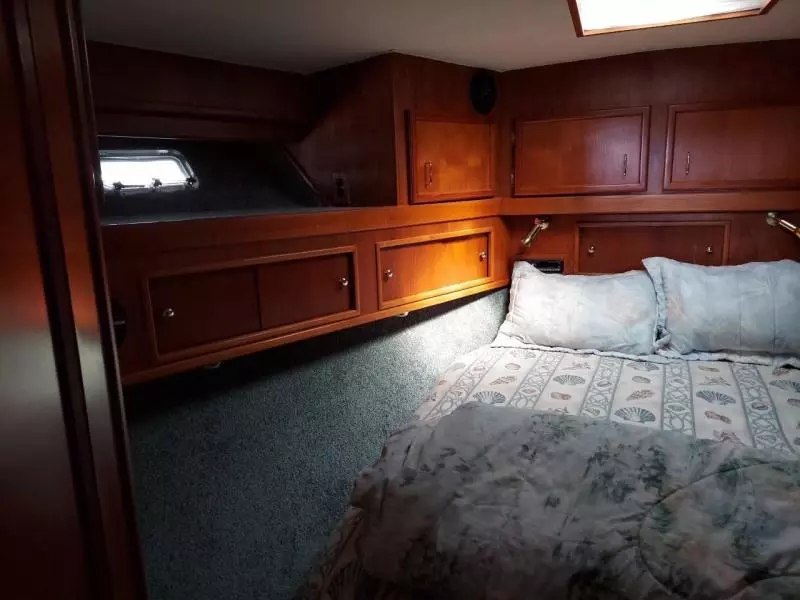 1989 Egg Harbor Sedan Bridge