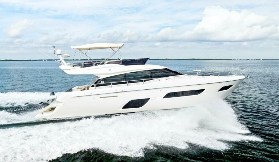 55' 2022 Ferretti Yachts 550