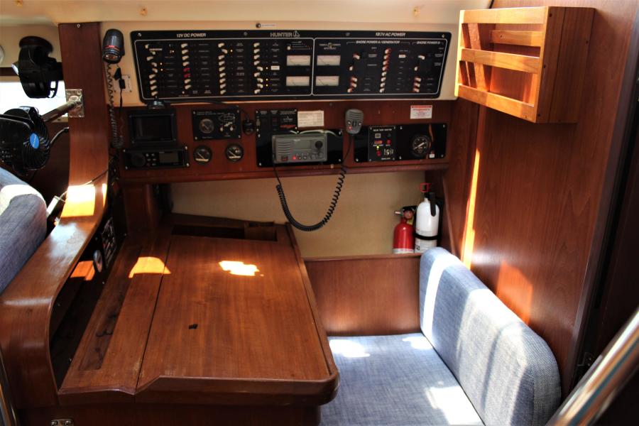 1998 Hunter 430