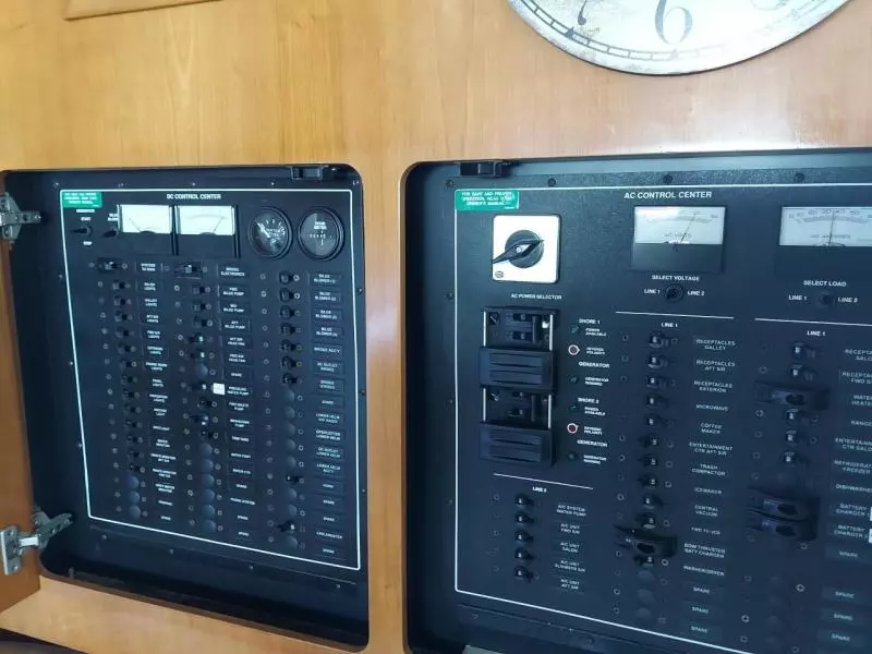 2001 Carver 466 Motor Yacht