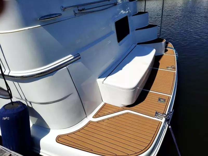 2001 Carver 466 Motor Yacht