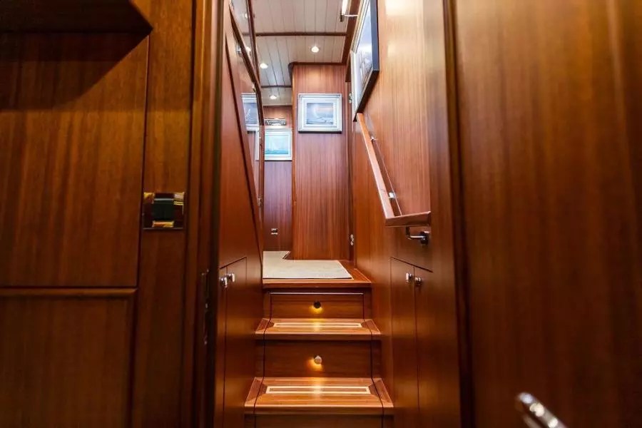 VIP Companionway