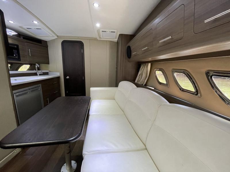 37' 2020 Rinker 370 EX