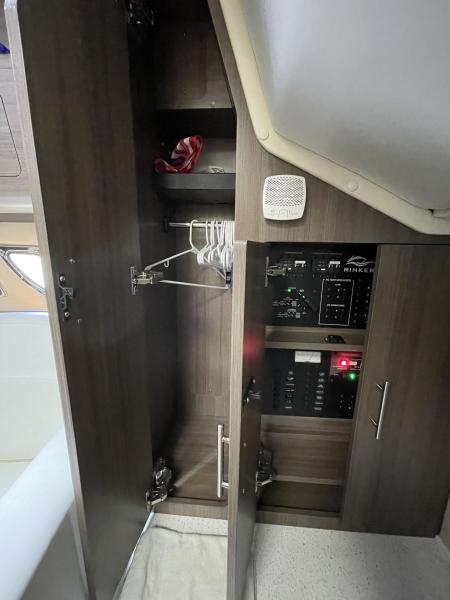 37' 2020 Rinker 370 EX