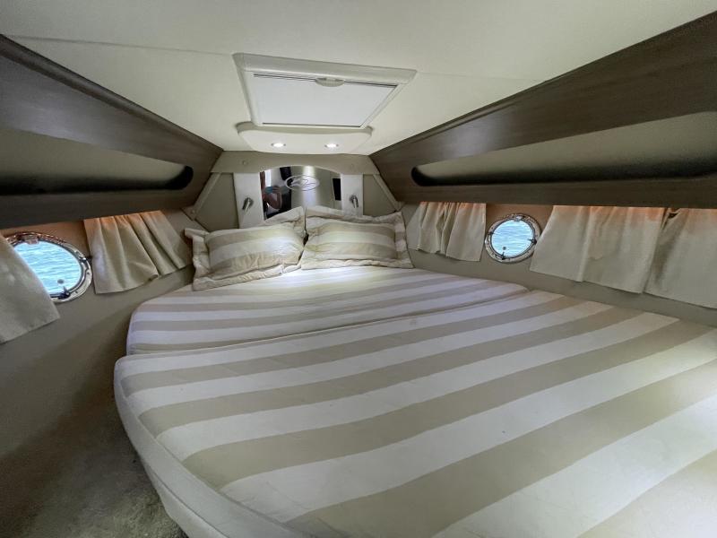 37' 2020 Rinker 370 EX