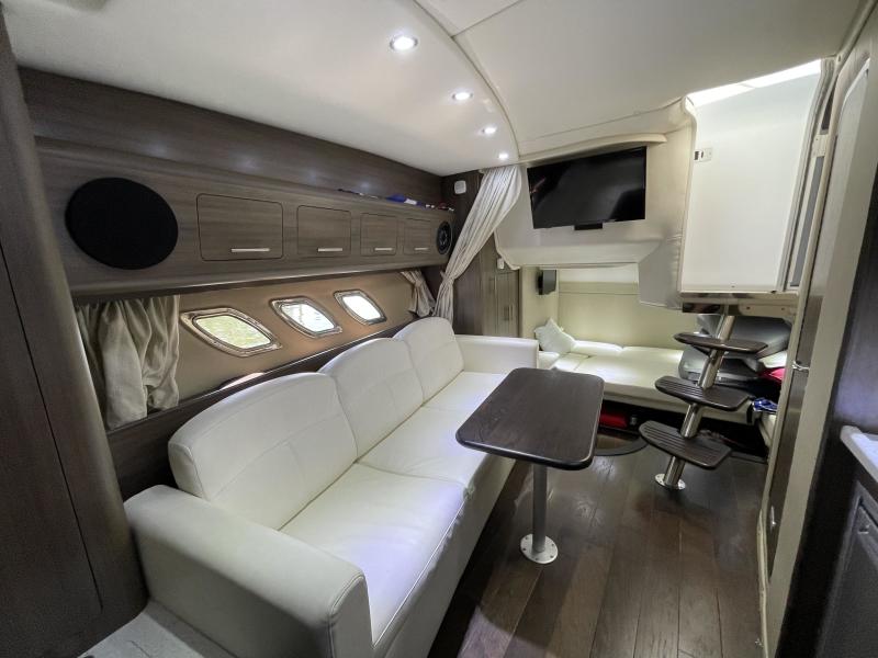 37' 2020 Rinker 370 EX