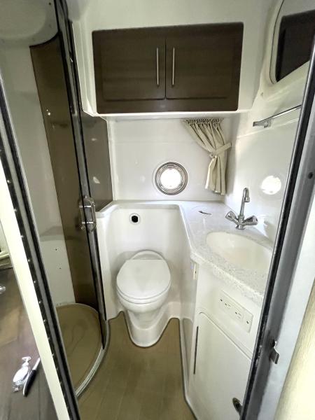 37' 2020 Rinker 370 EX