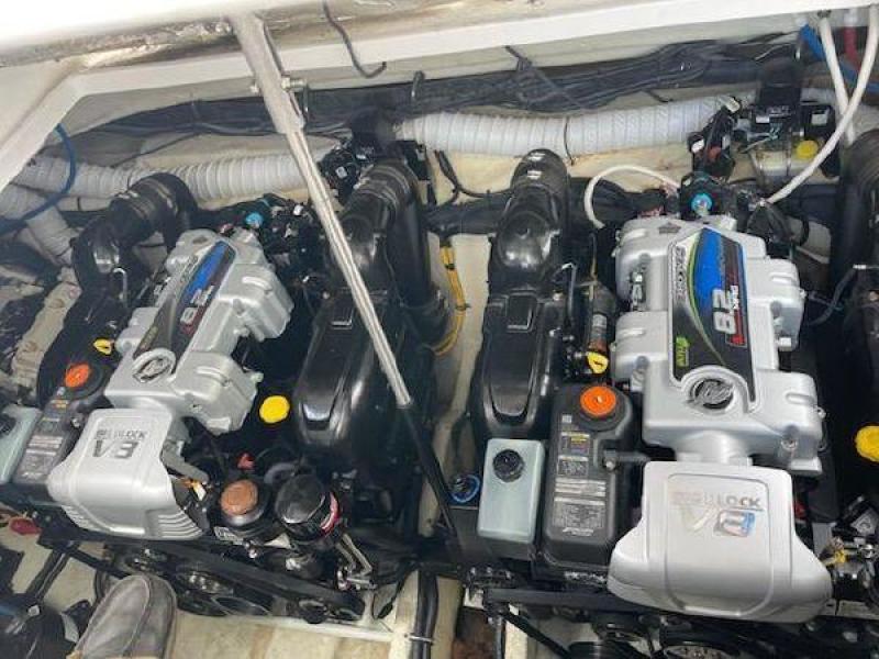 37' 2020 Rinker 370 EX