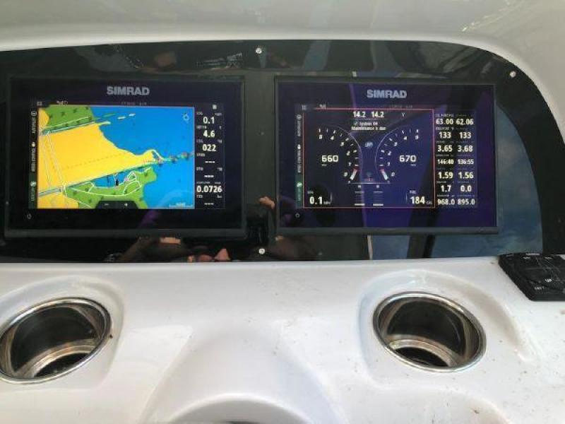 37' 2020 Rinker 370 EX